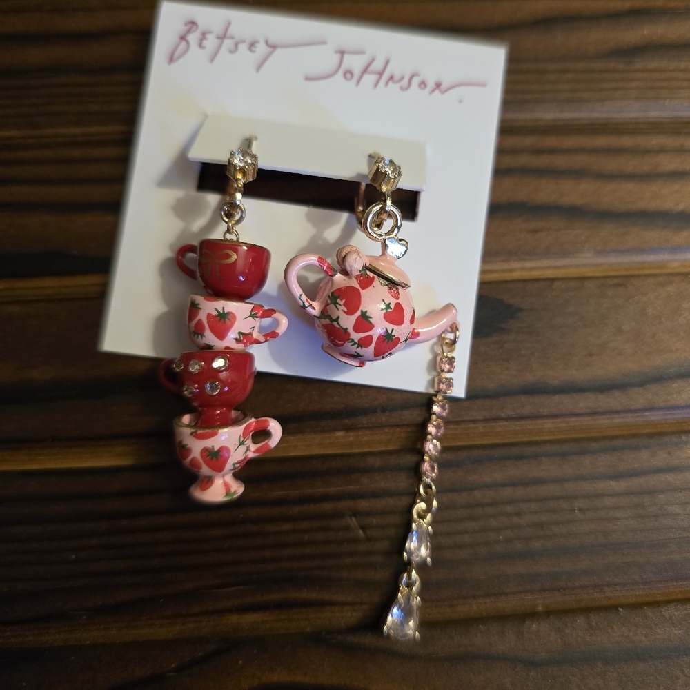 Betsey Johnson Mismatched Teapot and tea cup dangle earrings! - Picture 4 of 15